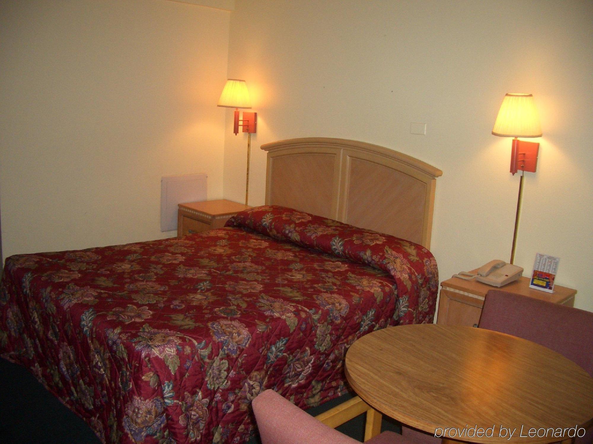 Travelers Inn Gainesville Room photo