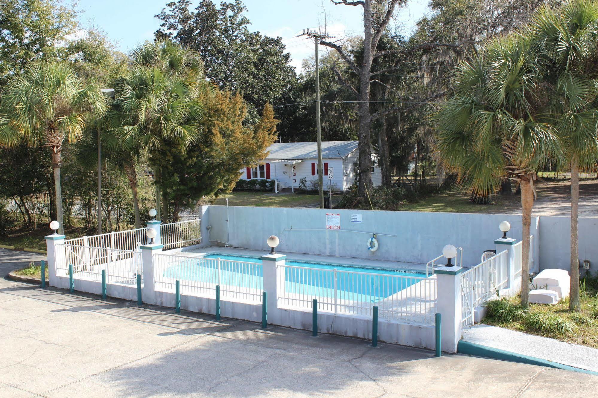 Travelers Inn Gainesville Exterior photo