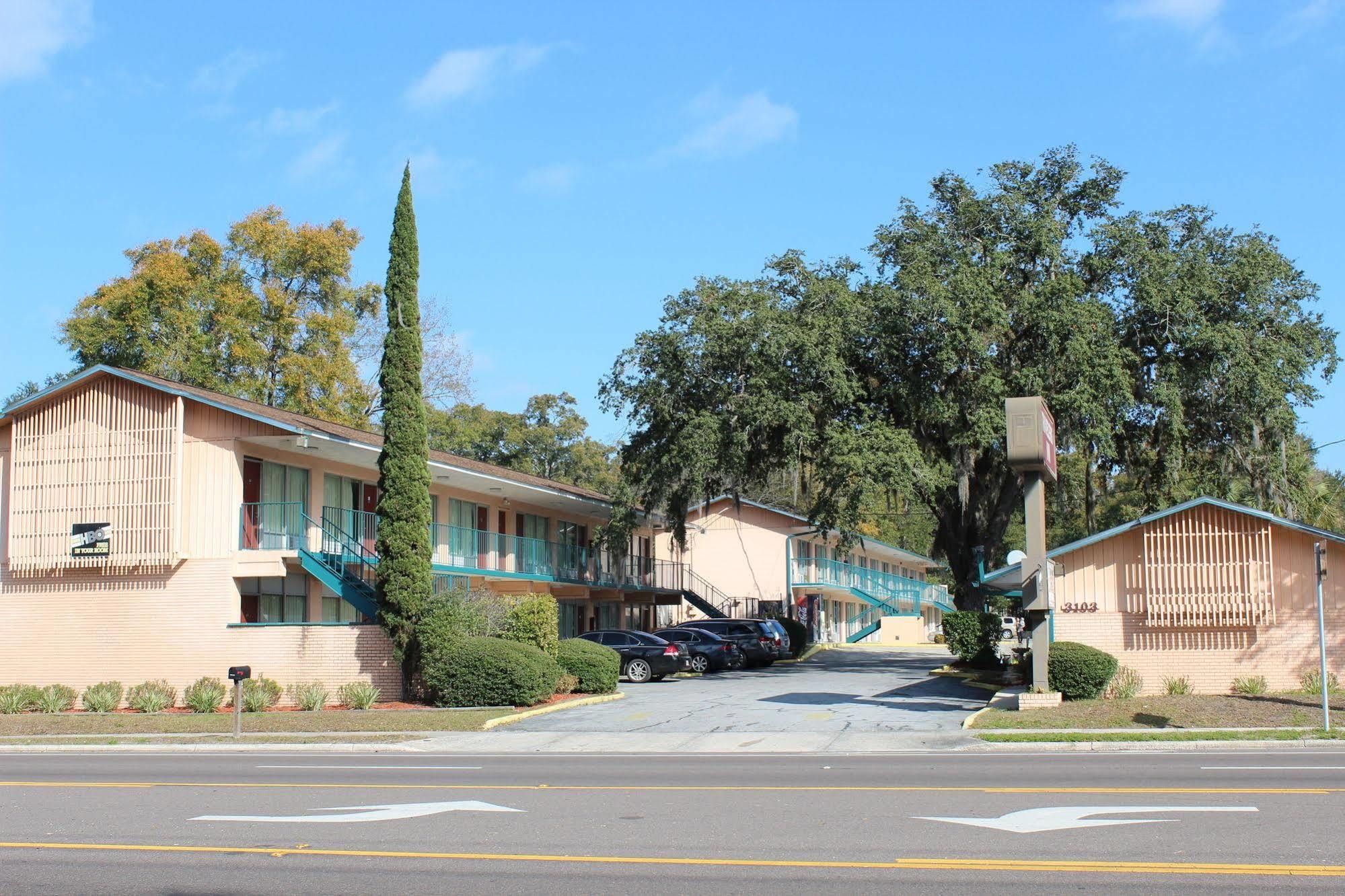 Travelers Inn Gainesville Exterior photo