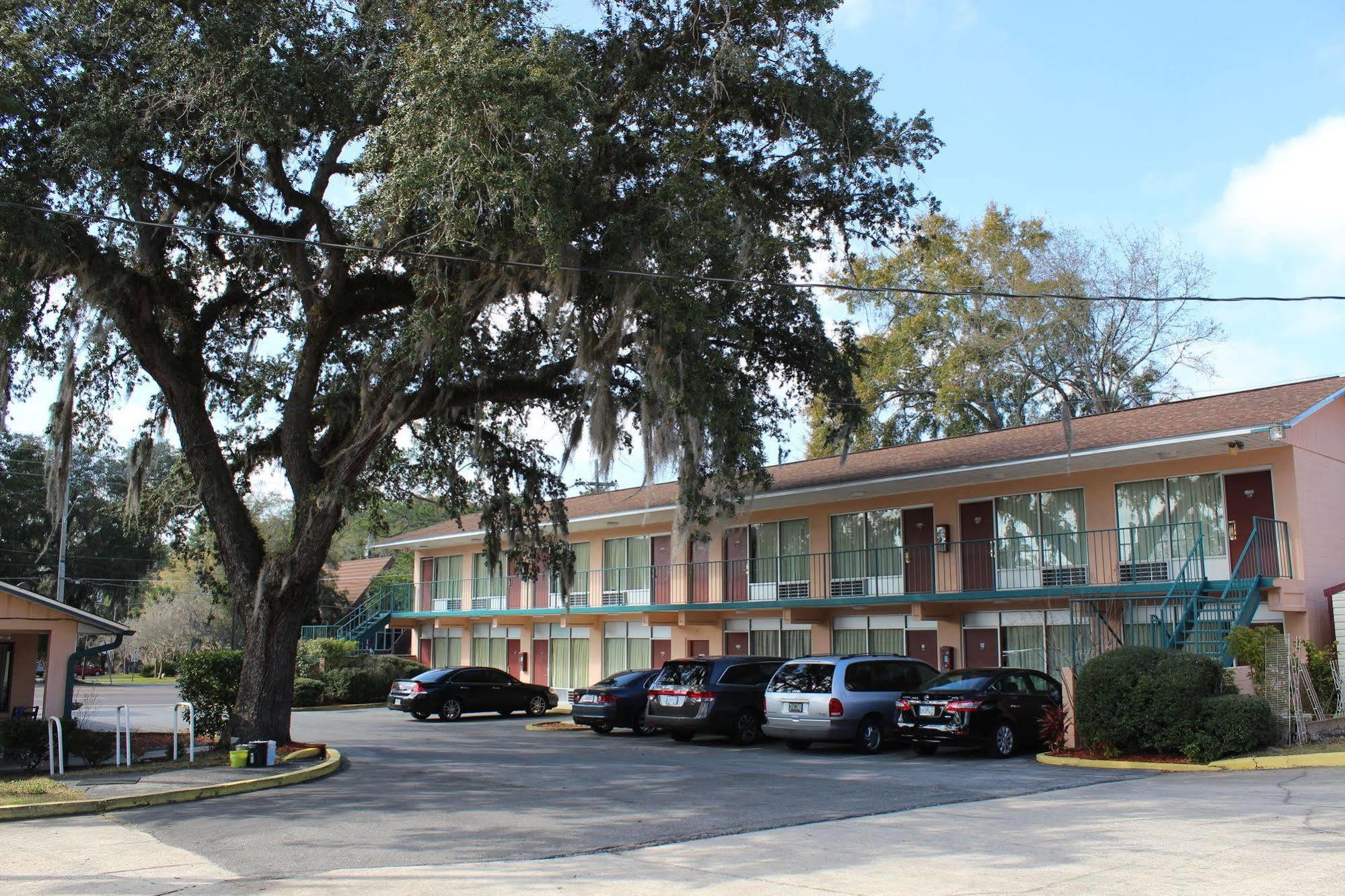 Travelers Inn Gainesville Exterior photo